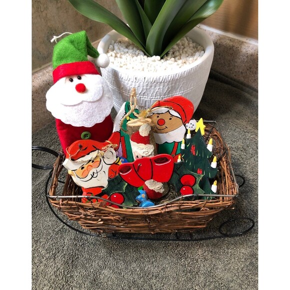 Rustic Sleigh full of Christmas ornaments - Picture 1 of 10